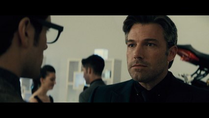 Ben Affleck, Henry Cavill Face Off In 'Batman v Superman: Dawn of Justice' Clip