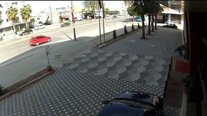 Feci kaza güvenlik kamerasına yansıdı