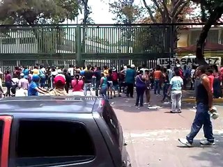 Ciudadanos protestaron por no llegar a tiempo un Mercal