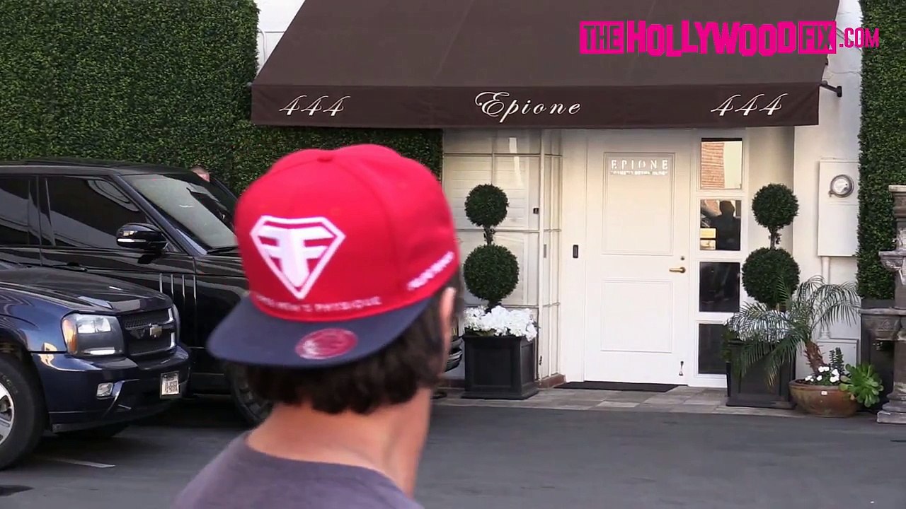 Kim Kardashian & Kendall Jenner Leave Epione Cosmetic Center Together In Beverly Hills 3.1