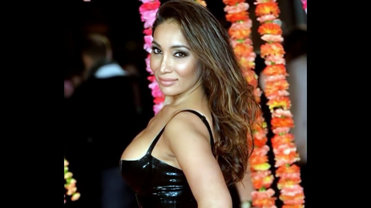 OMG !!! Sofiya Hayats topless bathing video on her Instagram