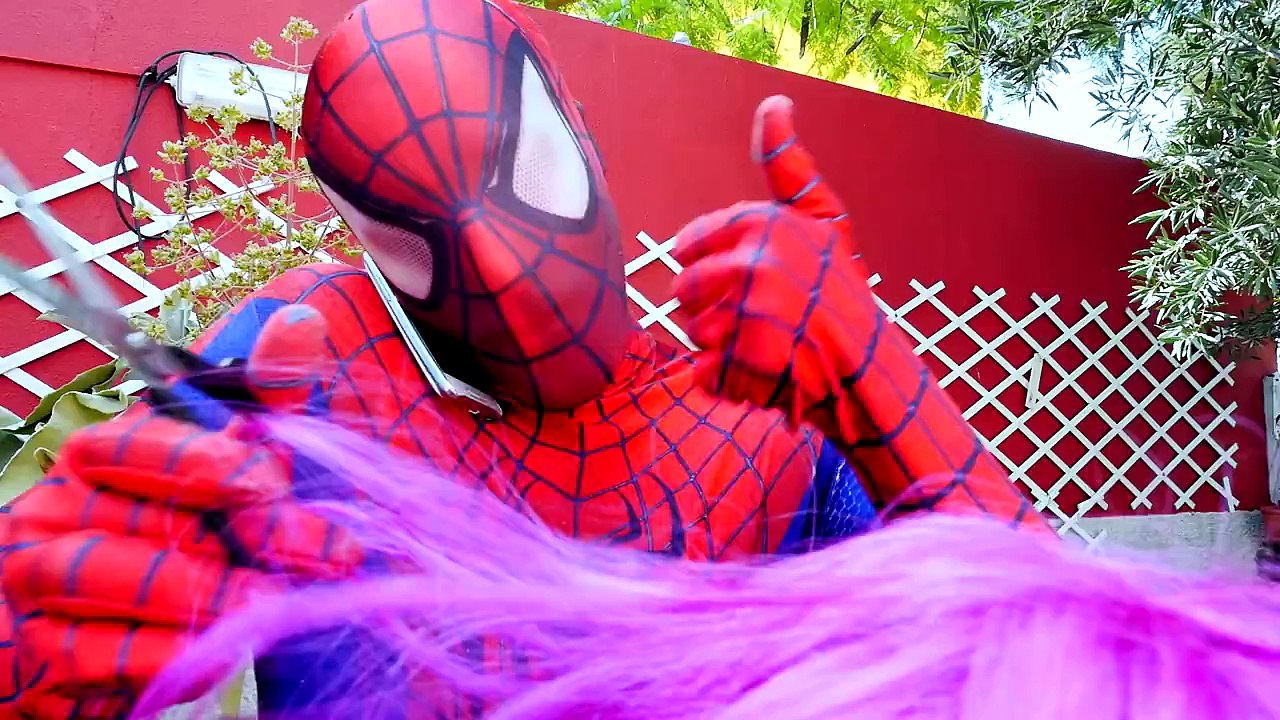 Spiderman vs Frozen Elsa - Spiderman Cuts Elsa Hair - Fun Superhero Movie in Real Life