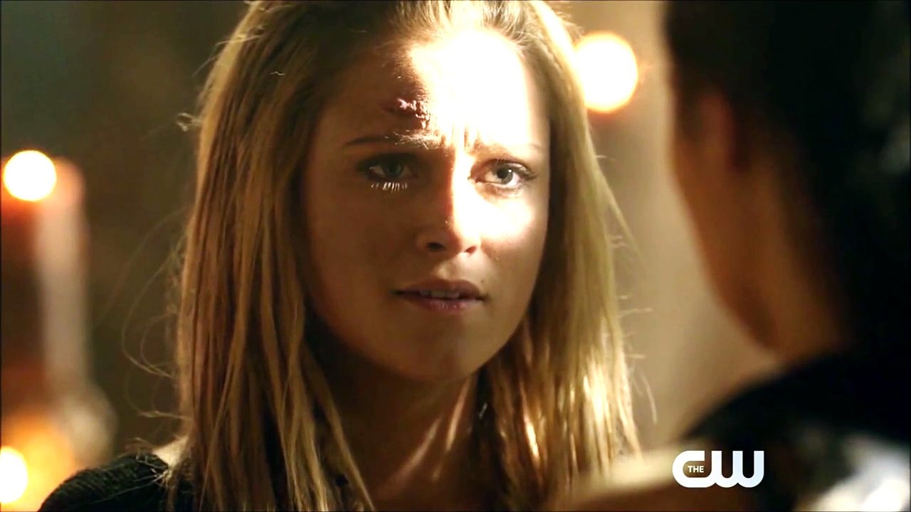 (SLOW-MO) THE 100 - Clexa Kissing Scene 3x07