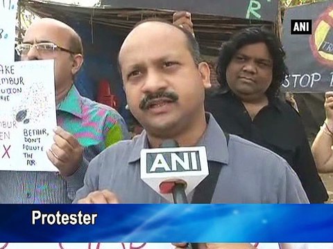 Mumbai Locals protest against Deonar fire