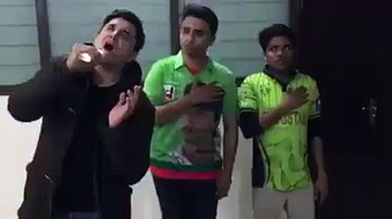 See How They Mocking the National Anthem Sing By Amanat Ali