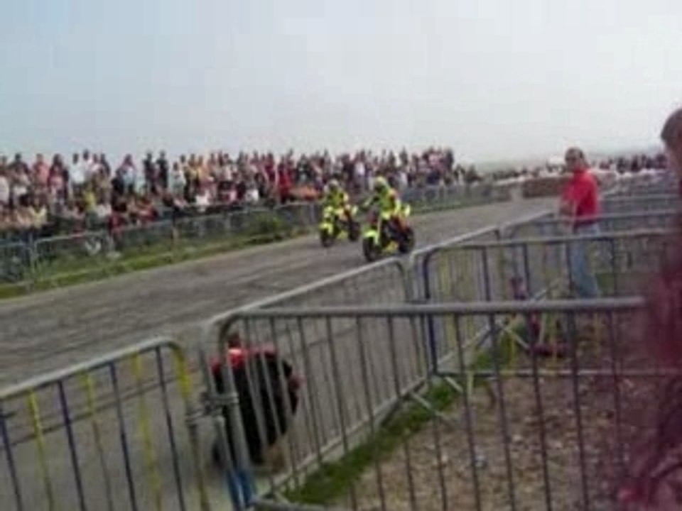 stunt bike show a isque