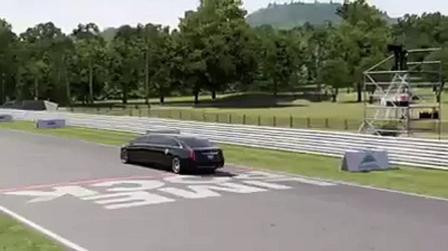 Démonstration spectaculaire de pilotage dun chauffeur de Barack Obama - Auto