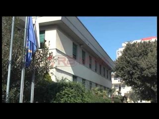 Kërkesa në ministri - Gjykata pezullon nga detyra drejtoreshën e spitalit të Durrësit