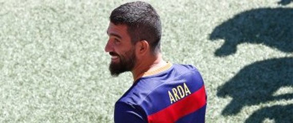Arda Turan, Adının Yazılı Olduğu Cadde Tabelasını Paylaştı