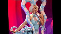 OMG !!! Lady Gaga suffers wardrobe malfunction,on 2015 Grammys Red Carpet