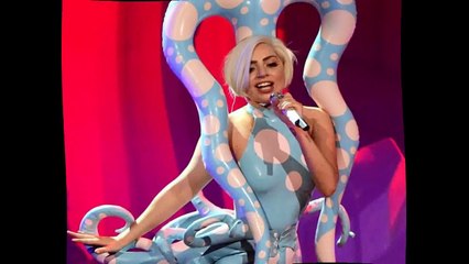 OMG !!! Lady Gaga suffers wardrobe malfunction,on 2015 Grammys Red Carpet