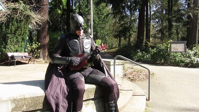 Superman à la cornemuse contre Batman au Ukulele... WTF?