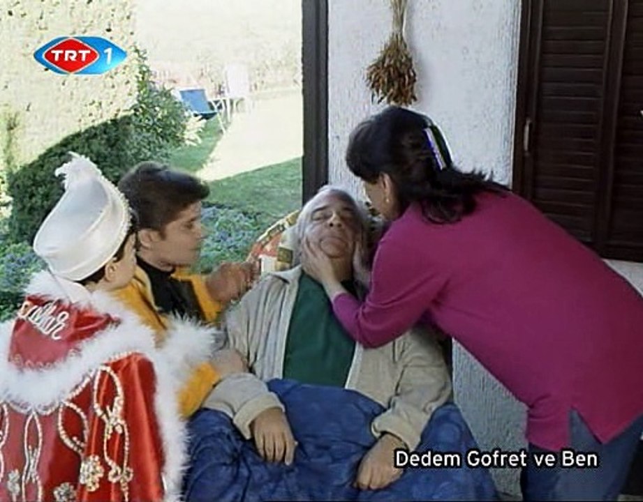 "Dedem,Gofret ve ben" Dizisi 14.bölüm FULL (TRT 1/2001) - Zeki Alasya,Hazım Körmükçü,Selma Güneri