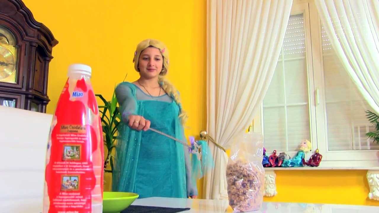 Spiderman Real Life Superhero Movie Frozen vs Hulk vs Masha i Medved