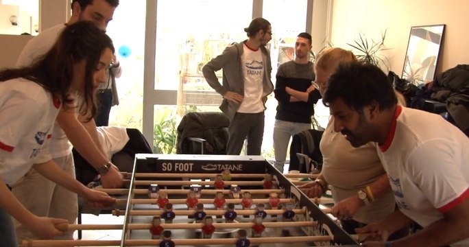 Euro 2016 : « Papy-Foot », un tournoi de baby-foot intergénérationnel