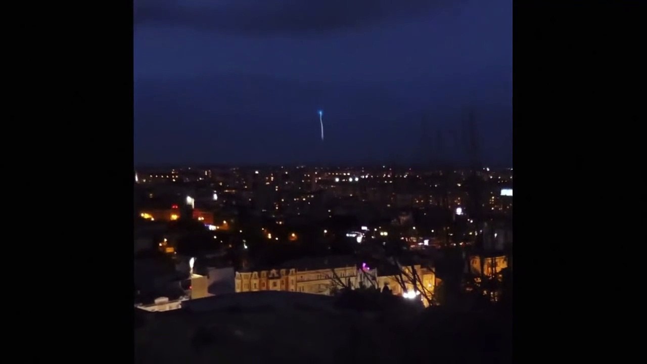 Crazy UFO Sighting From Plane Over Nevada. (UFO News)