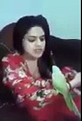 Parrot kissing girl 2016