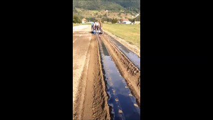 Masina za postavljane folije