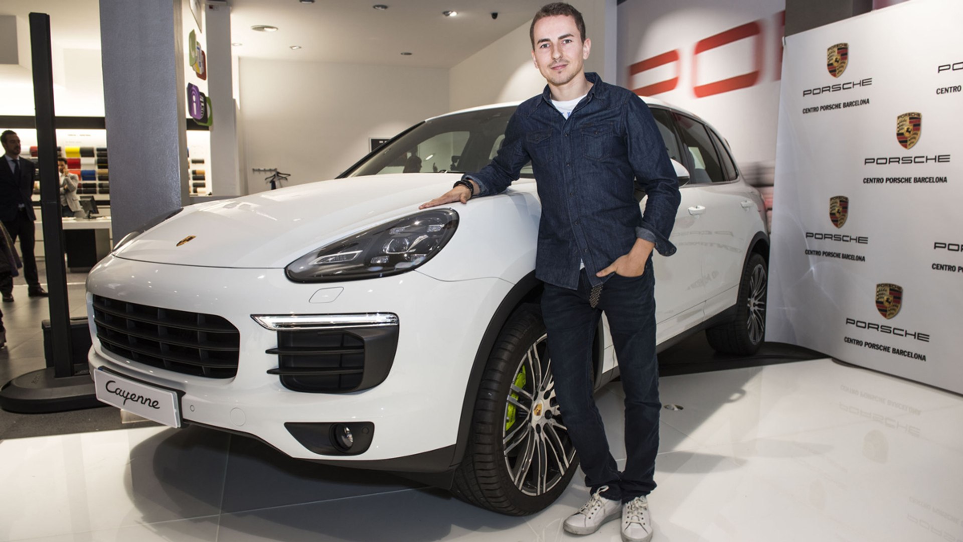 El nuevo Porsche Cayenne de Jorge Lorenzo - Vídeo Dailymotion