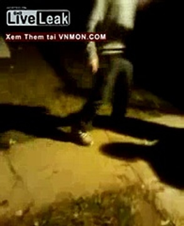 Man_Pissing_Over_His_Head - Funny Videos