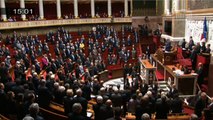 Les députés observent une minute de silence en hommage aux victimes des attentats en Belgique