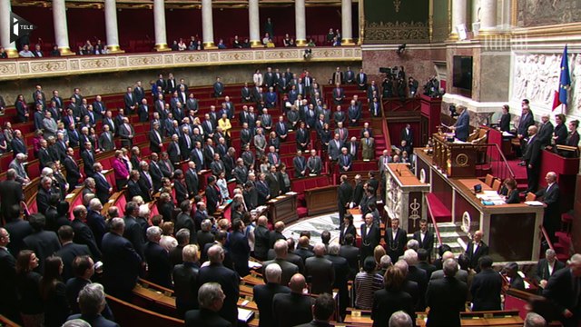 Une minute de silence a été observée à l'Assemblée nationale en hommage aux victimes de l'attentat de Bruxelles