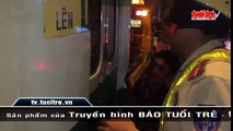 CSGT cẩu xe buýt đậu trên đại lộ về trụ sở trong đêm
