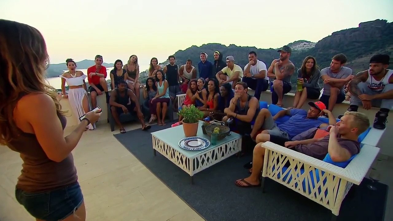 The Challenge: Battle of the Bloodlines | A Creepy Clue Official Sneak Peek (Episode 2) | MTV