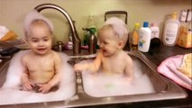 Mom Puts Her Twin Babies In The Sink. Keep Your Eyes On The Baby On The Left…