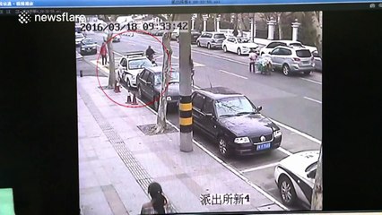 Man deliberately gets himself arrested by smashing police car in China