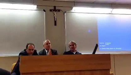 Lotito sulla barriera e lo stadio che si svuota.