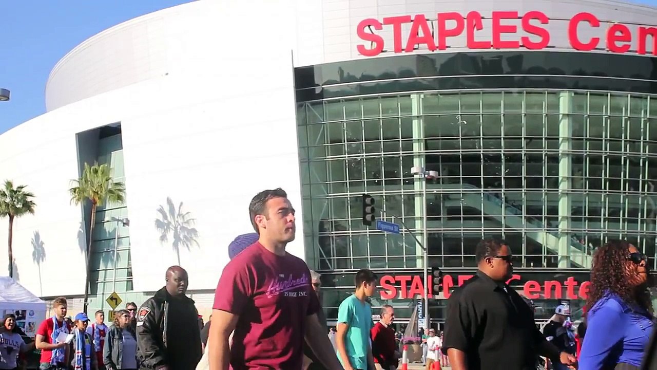 Thanksgiving Surprise for Homeless Man