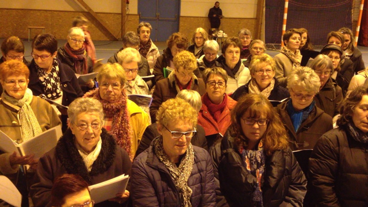 Répétition pour le final de Chœurs en folie