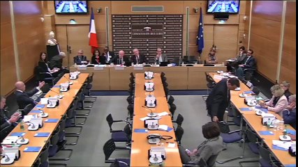 Eric Ciotti dénonce la campagne du Défenseur des droits stigmatisant les policiers