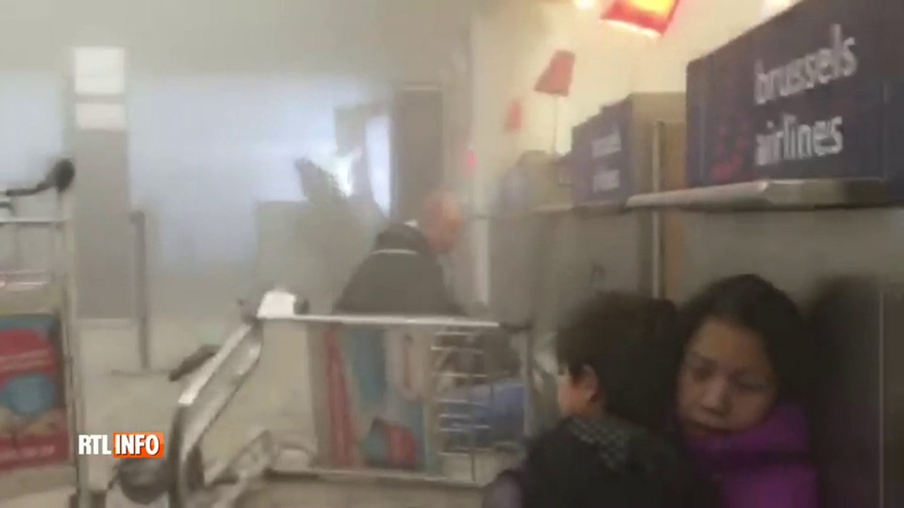 Attentats de Bruxelles - Belgique: Le CHAOS à l'intérieur du hall de l'aéroport de Zaventem