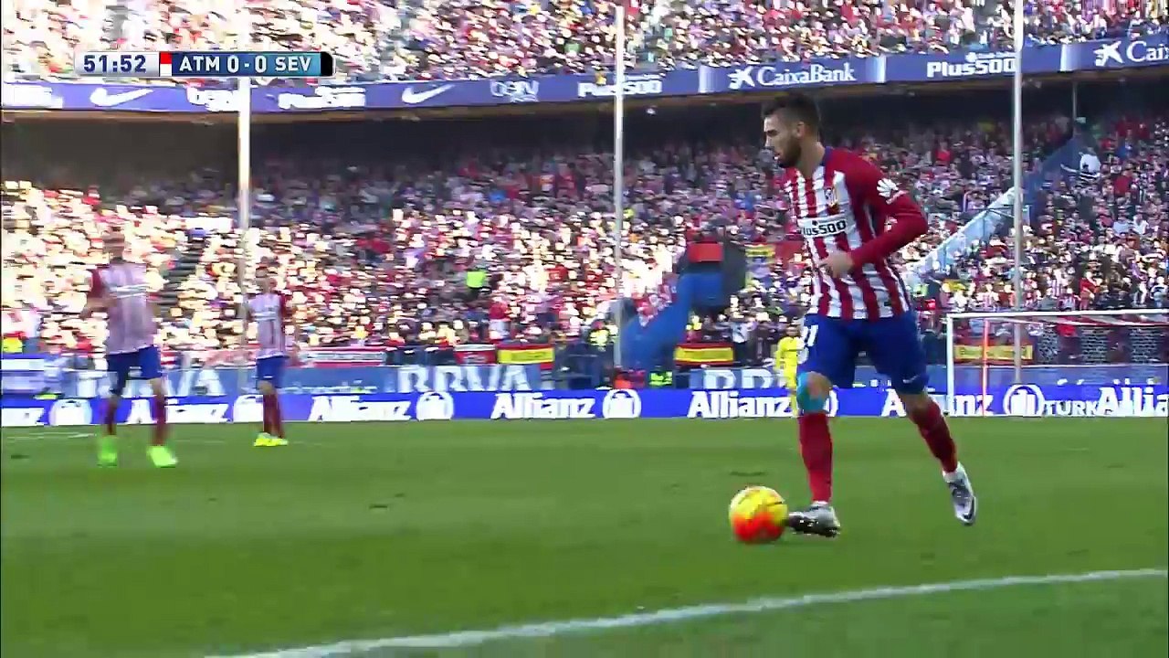 Cabezazo de Griezmann al palo
