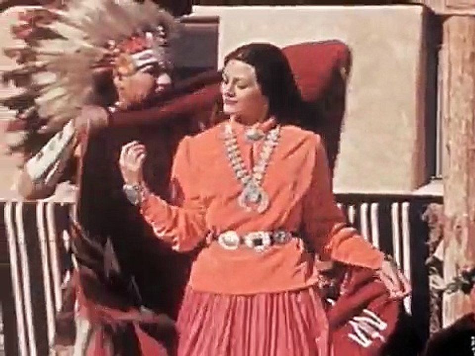 Fashion Horizons (1940) Aviation Travelogue