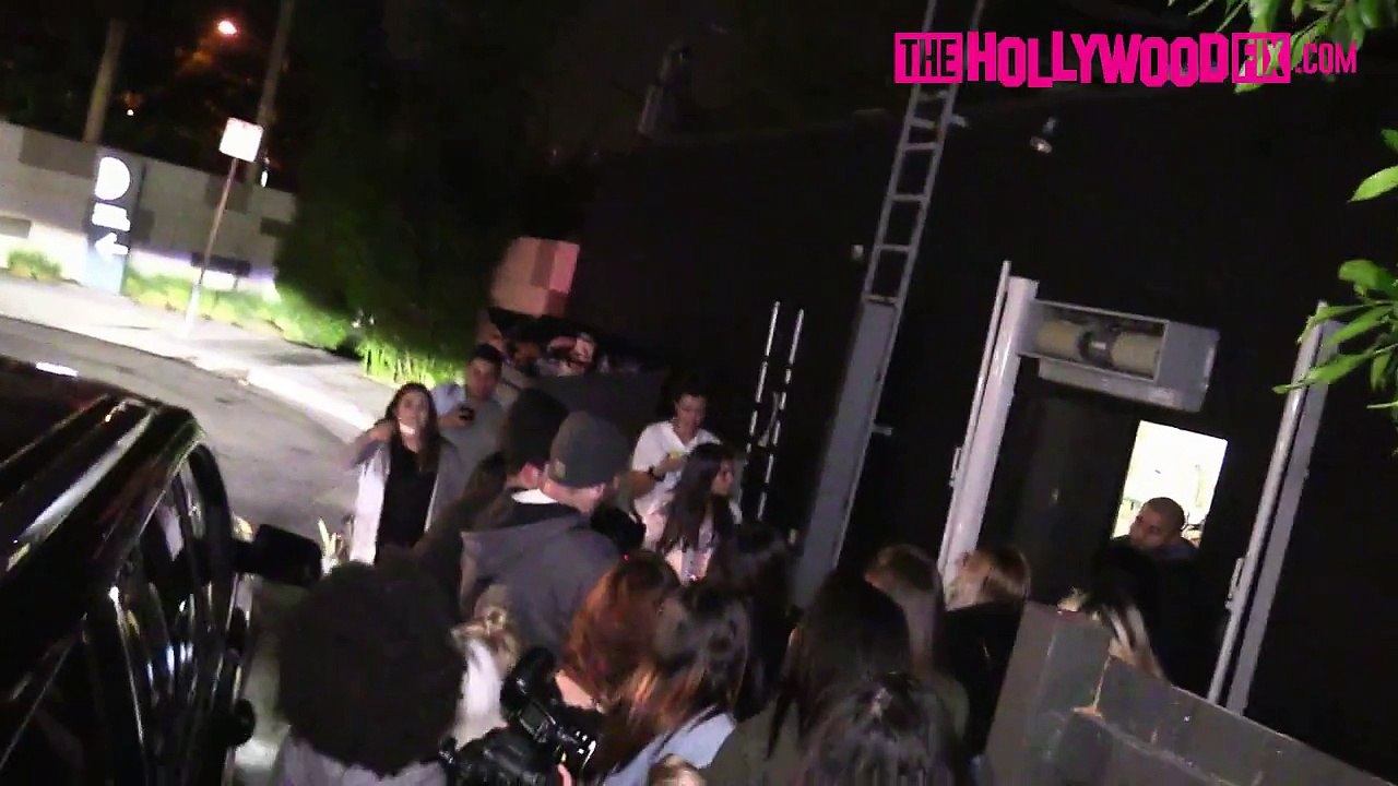 Justin Bieber Disregards & Ignores His Loyal Fans While Leaving The Nice Guy 3.19.16