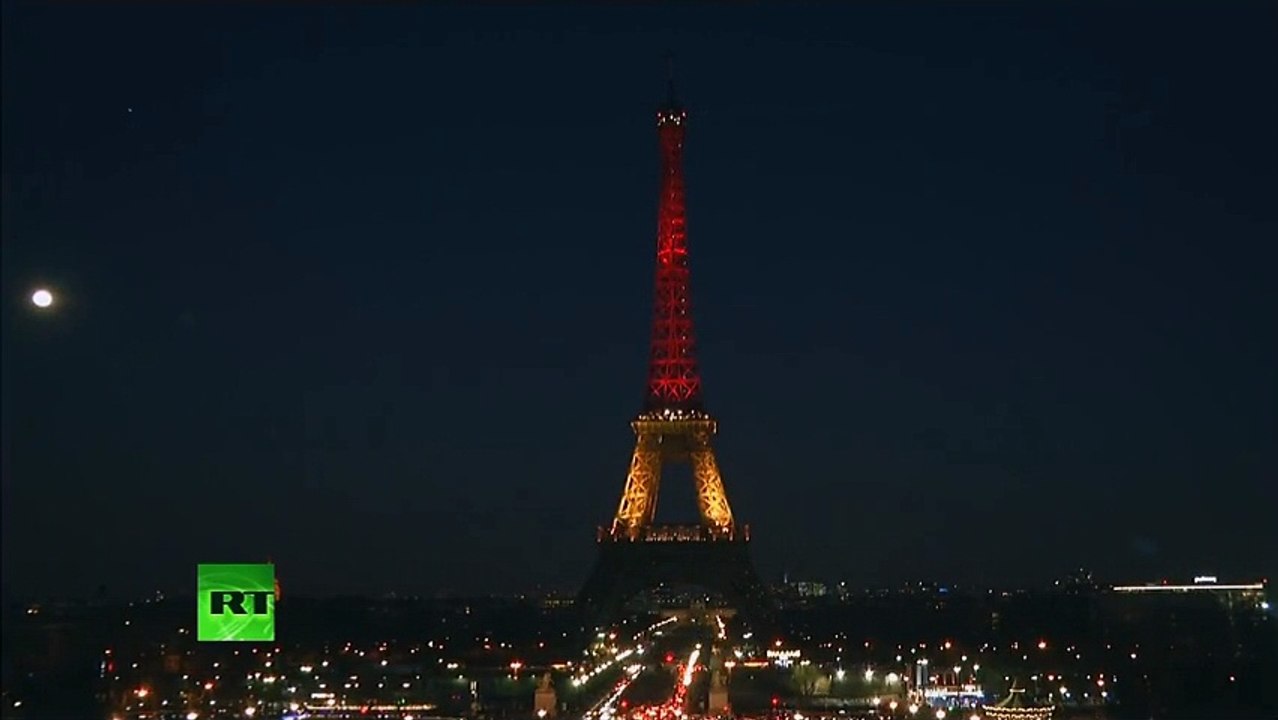 Attentats Bruxelles : la Tour Eiffel aux couleurs de la Belgique