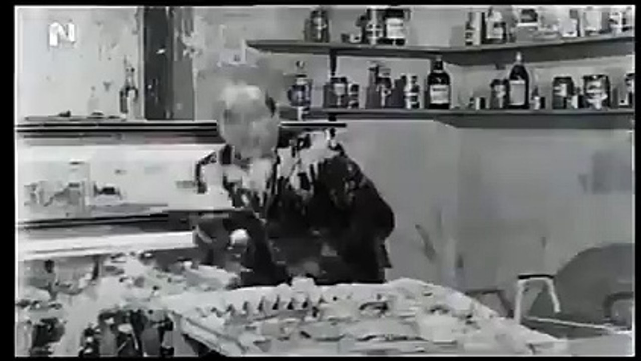 Αποστολή στο ζαχαροπλαστείο. θα ήθελα μια τούρτα για το σπίτι, Δεν πειράζει θα την φάς εδώ