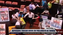 Vídeo Notícias: Deputados trocam socos em Parlamento de Taiwan - TV ABCD
