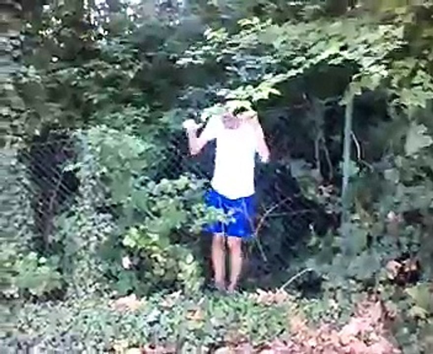 Bizzo ke scavalca la rete