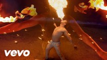 Less y Chris - Rumba Caliente ( Official Video )