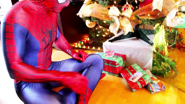 Spiderman In Real Life Superhero Movie Minions Kinder Surprise Eggs Unboxing