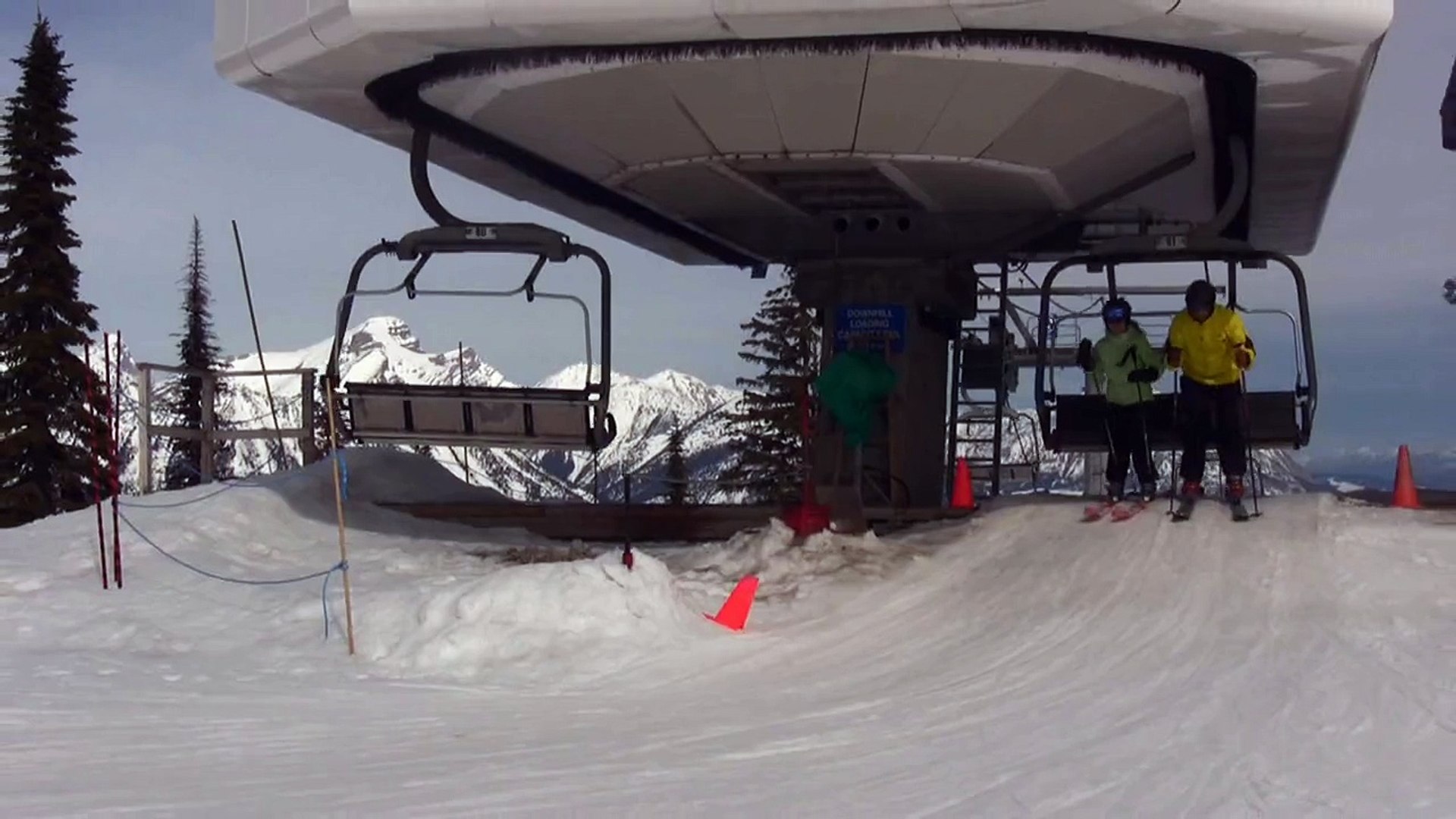 ⁣Skiing Groomers