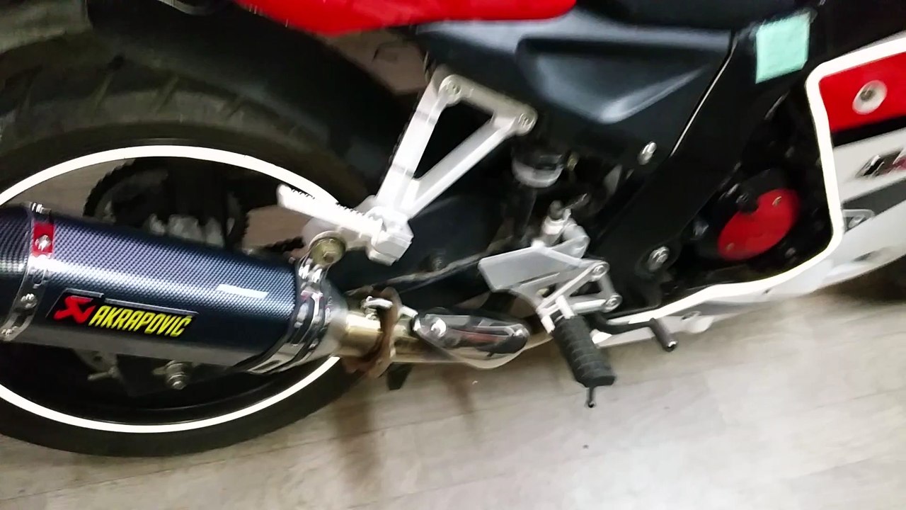 125 Roadsport akrapovic