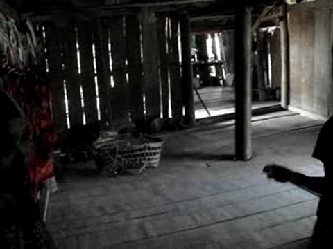 Dans une maison de la minorité Lu (Lai Chau, Vietnam)