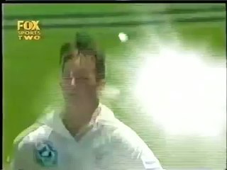 Shane Bond's stunning inswinger nails Rahul Dravid, BOWLED!!!!