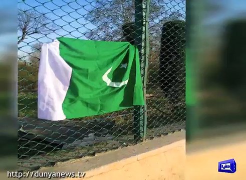 Asiya Andrabi hoists Pak flag in Srinagar on Pakistan Day
