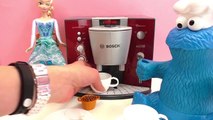 Prendre un café avec des invités particuliers | Kathi sert un expresso avec la machine à c